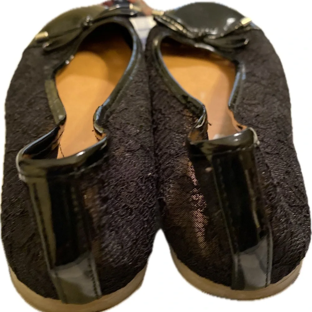 American Eagle - Black patent leather flats with black embroidery, 3.5 big girl